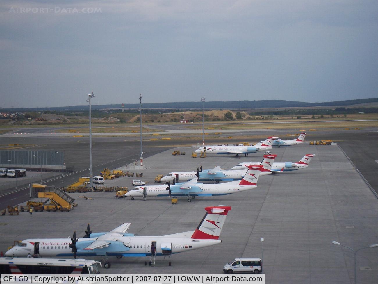 OE-LGD, 2000 De Havilland Canada DHC-8-402Q Dash 8 C/N 4027, Austrian Arrows