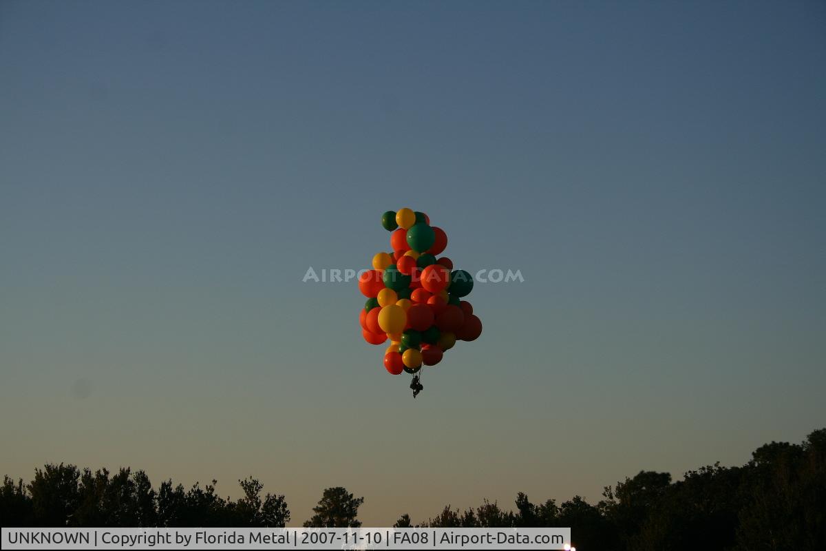 UNKNOWN, Balloons Various C/N Unknown, Cluster Balloon with lawn chair