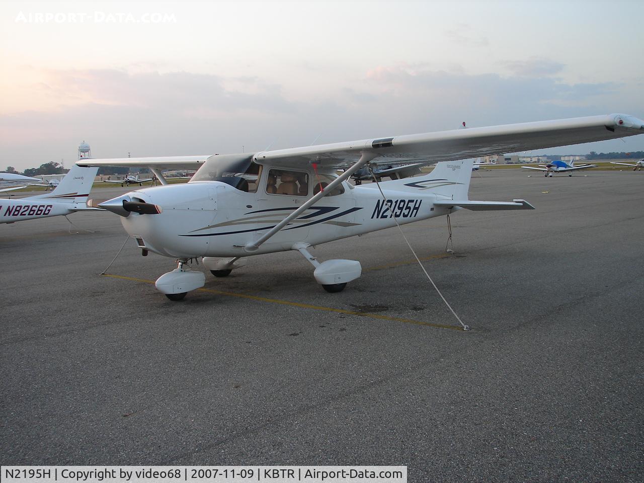 N2195H, Cessna 172S C/N 172S10509, New Aircraft at Louisiana Aircraft on the South Ramp