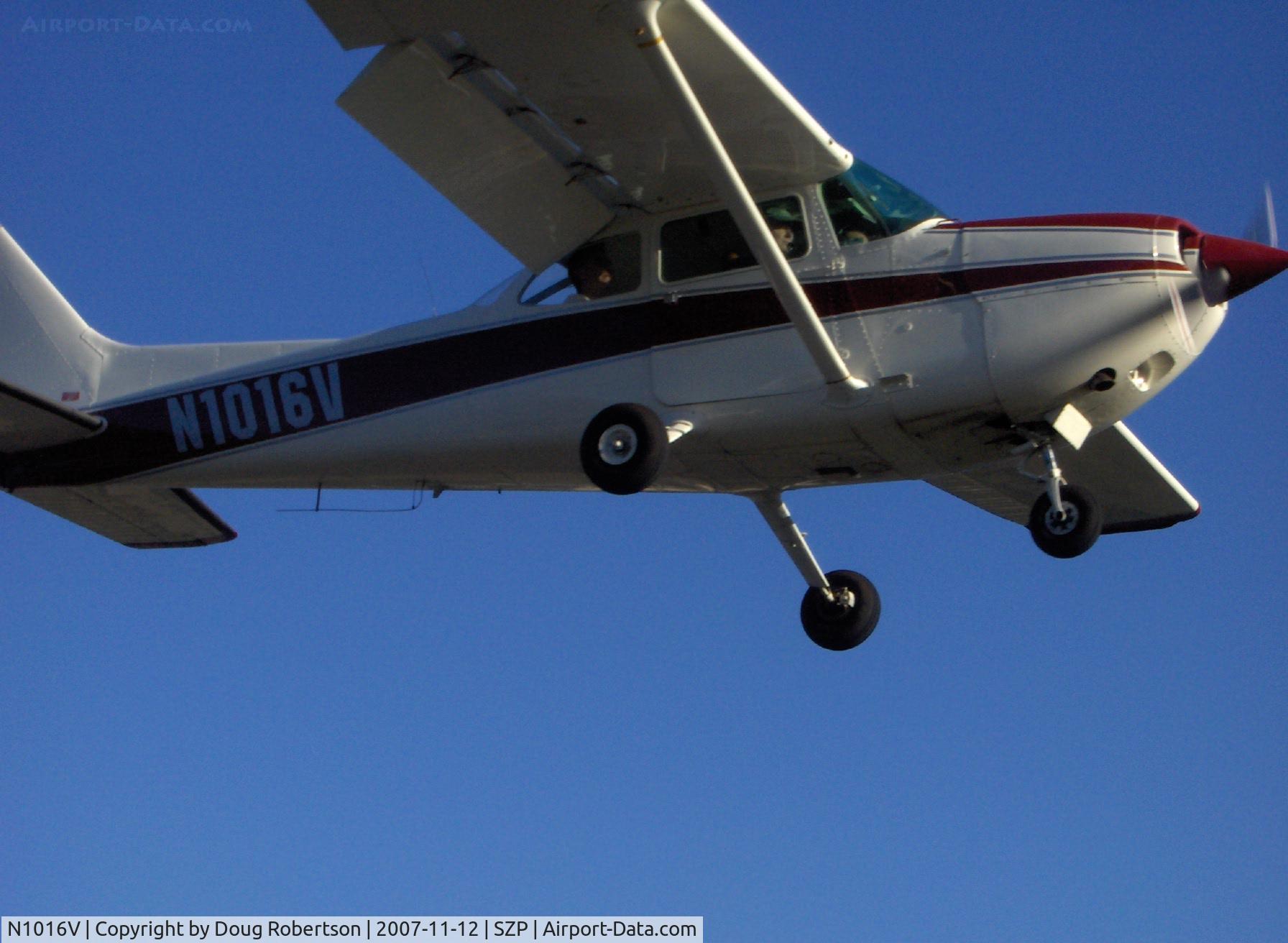 N1016V, 1976 Cessna R172K Hawk XP C/N R1722082, 1976 Cessna R172K, Continental IO-360-D 210 Hp, CS prop, on final Rwy 22