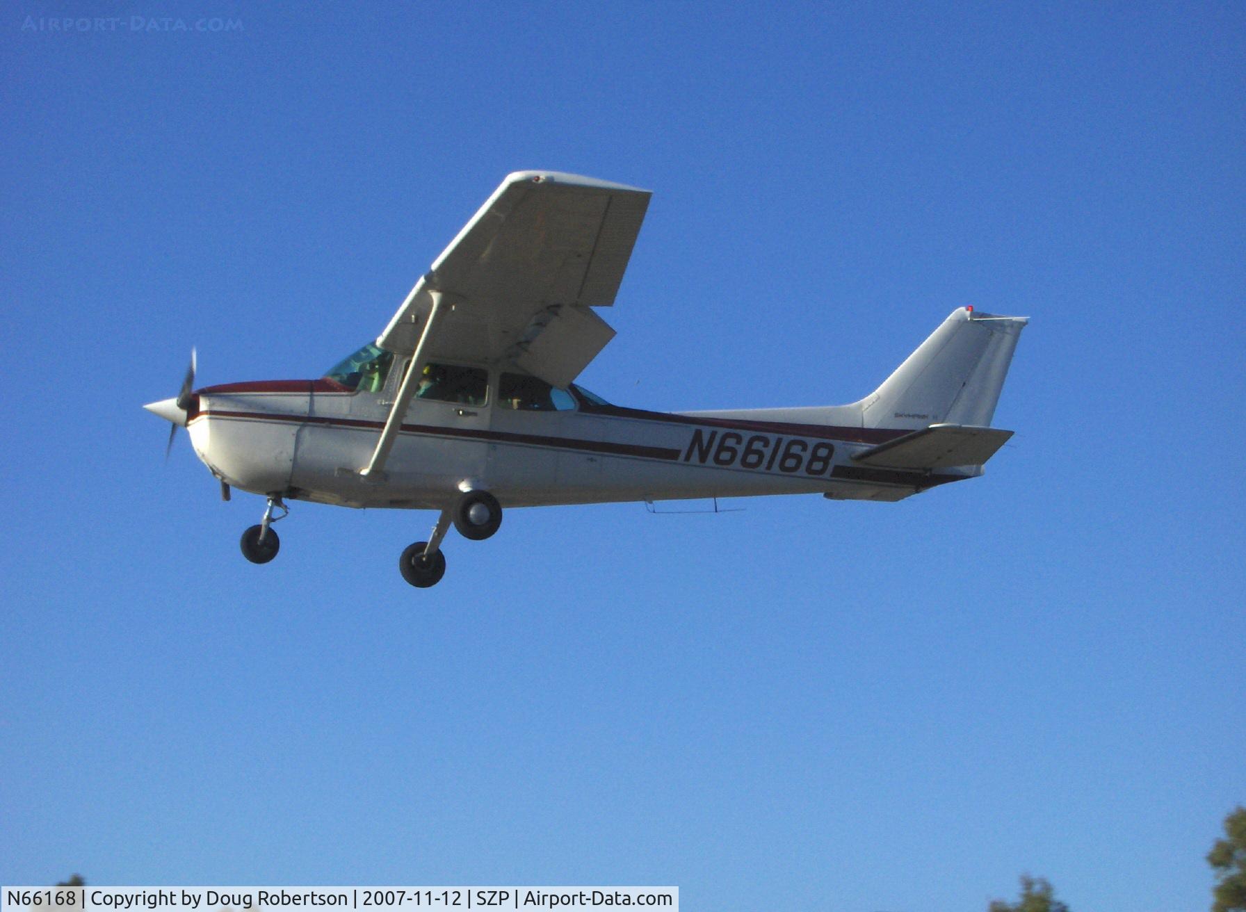N66168, 1983 Cessna 172P C/N 17275974, 1983 Cessna 172P SKYHAWK II, Lycoming O-320-D2J 160 Hp, on short final Rwy 22