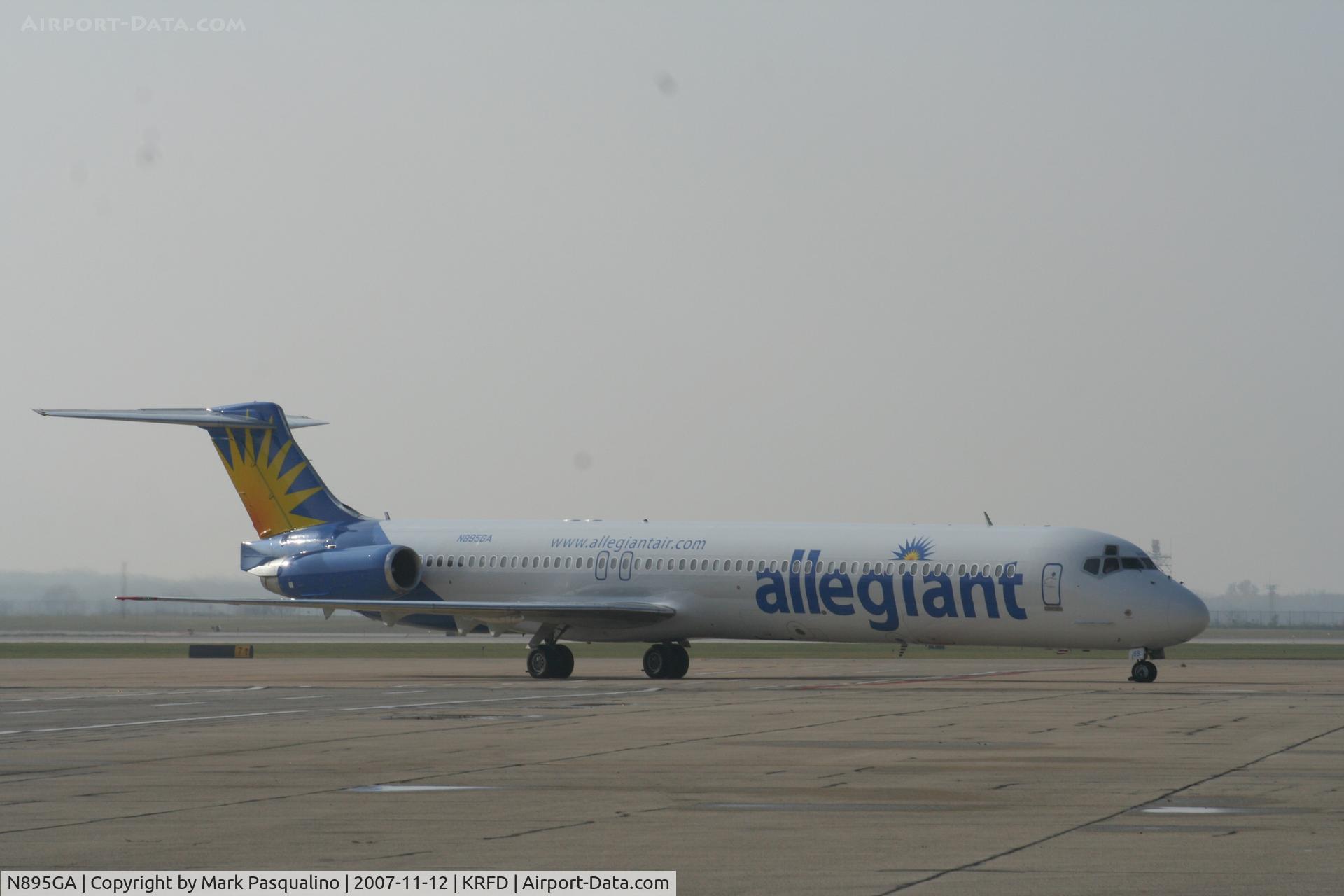 N895GA, 1988 McDonnell Douglas MD-82 (DC-9-82) C/N 49667, MD-82