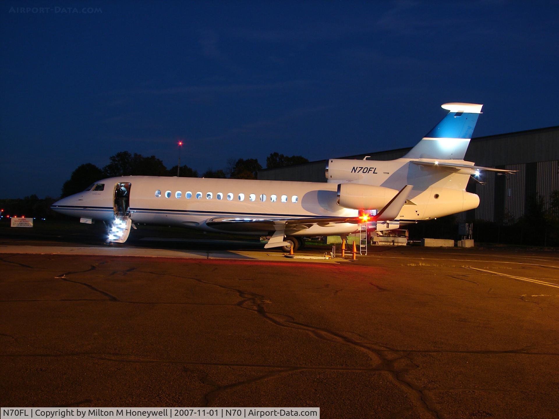 N70FL, 2007 Dassault Falcon 7X C/N 7, Preparing for flight to Littlerock, (KLIT)