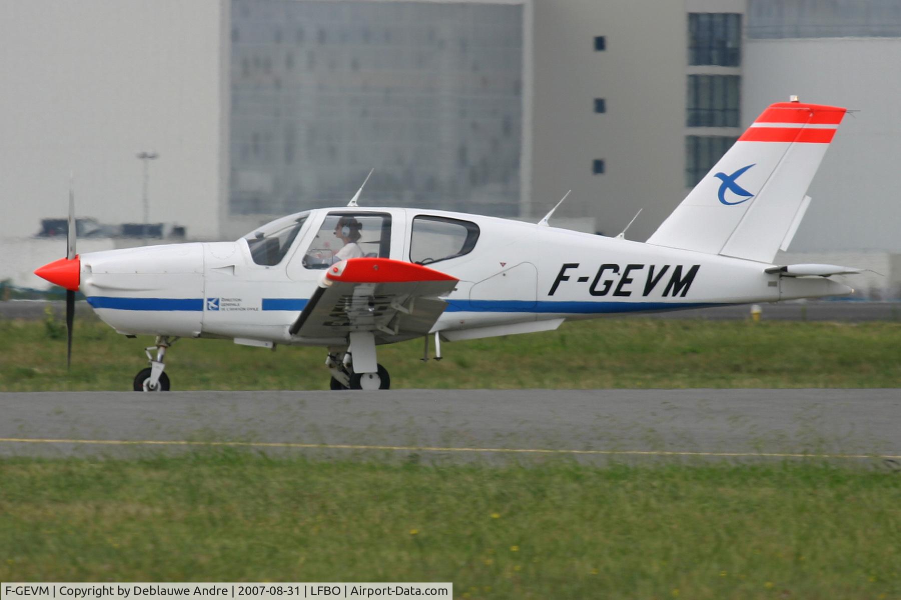 F-GEVM, Socata TB-20 Trinidad C/N 736, Taxiing to runway 32R for local flight