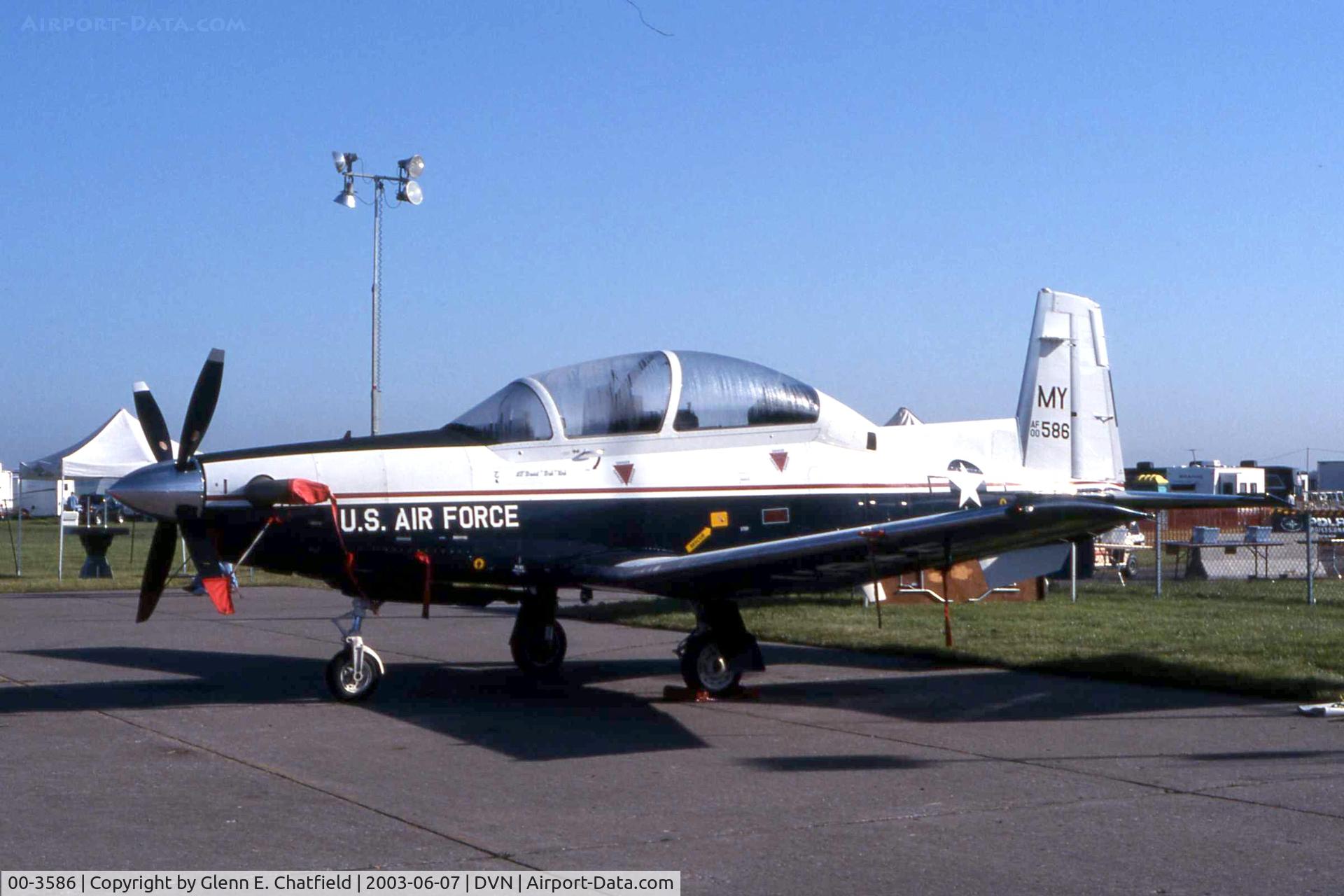 00-3586, 2000 Raytheon T-6A Texan II C/N PT-92, Texan II at the Quad Cities Air Show