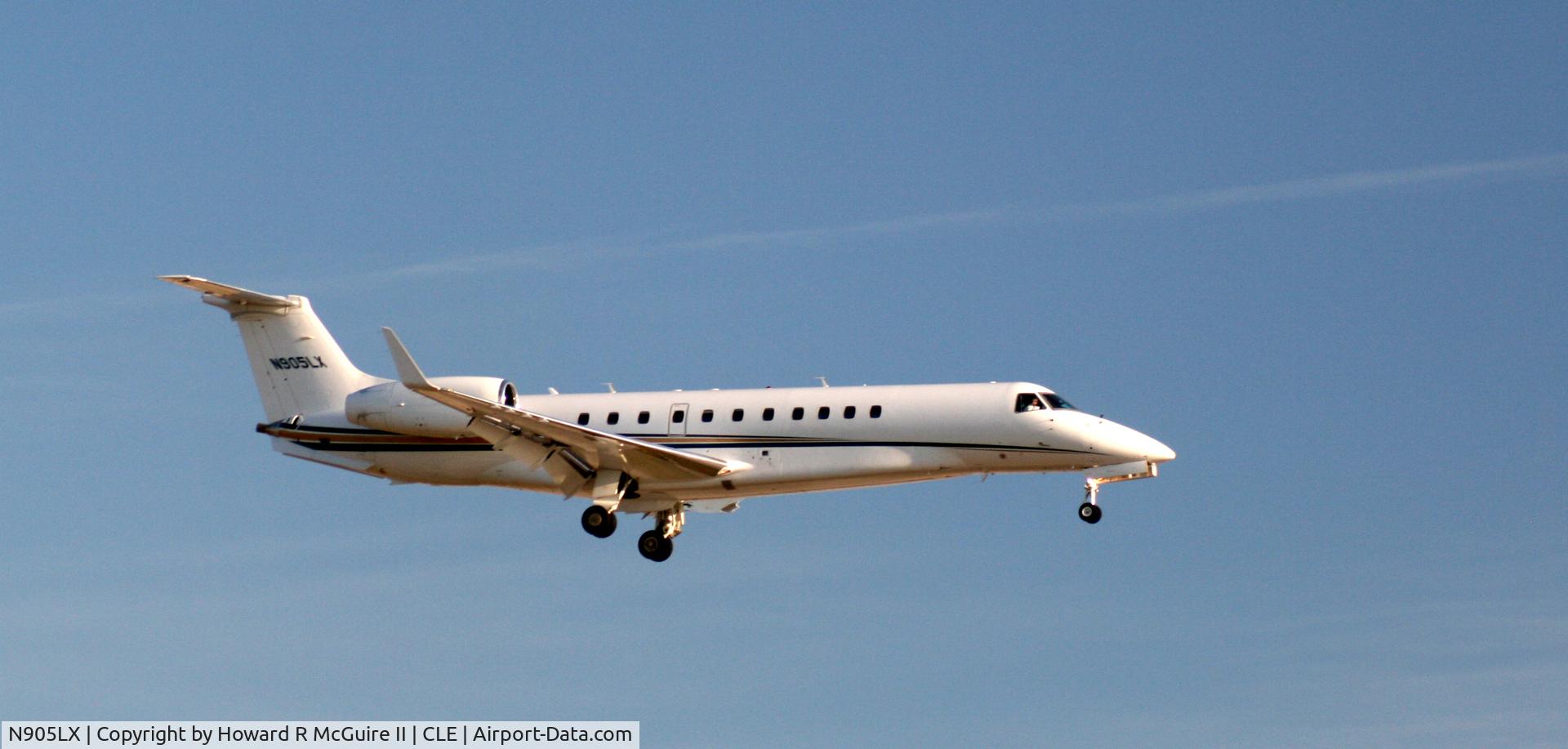 N905LX, 2004 Embraer ERJ-135BJ Legacy C/N 145775, Cleveland Hopkins Airport