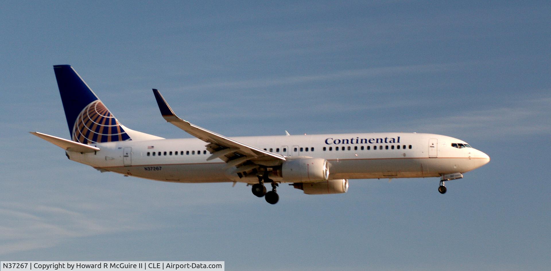 N37267, 2001 Boeing 737-824 C/N 31586, Cleveland Hopkins Airport