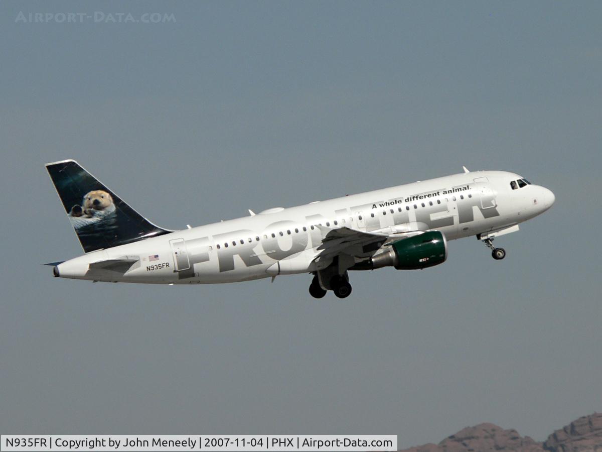 N935FR, 2004 Airbus A319-111 C/N 2318, Just airborne off runway 08.
