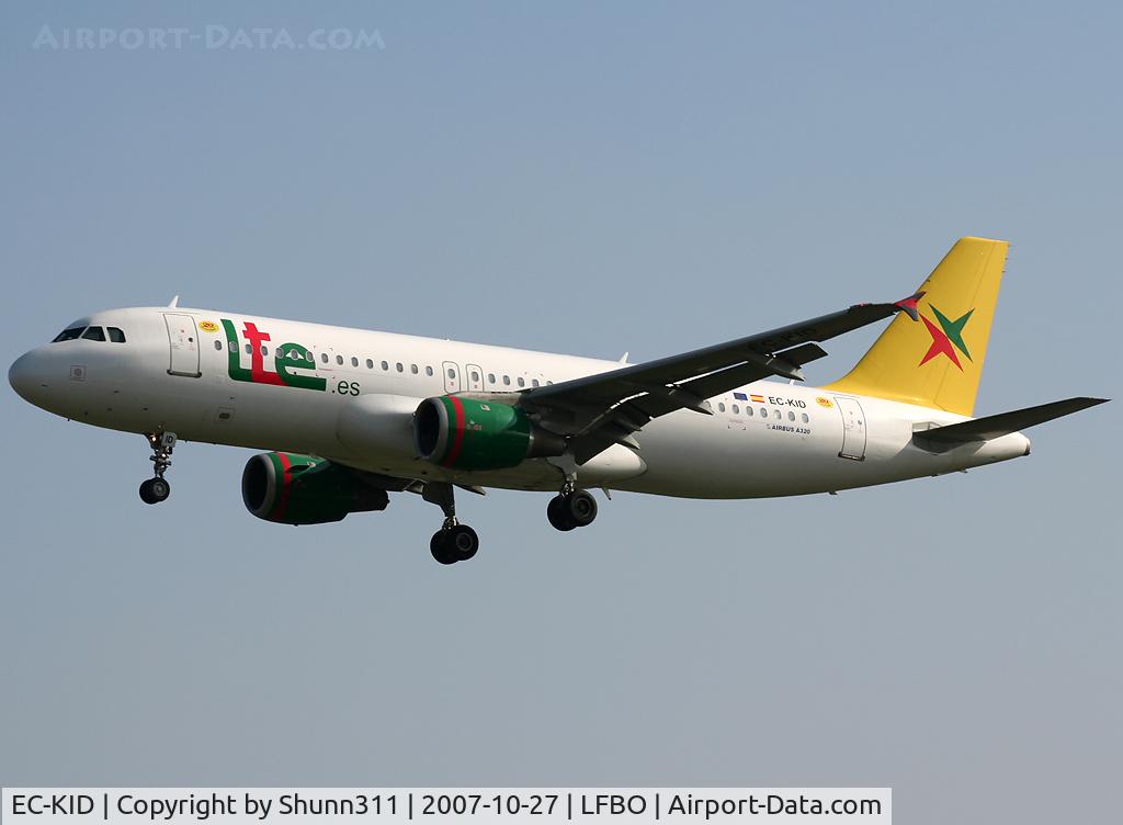 EC-KID, 1989 Airbus A320-212 C/N 87, Landing rwy 32L