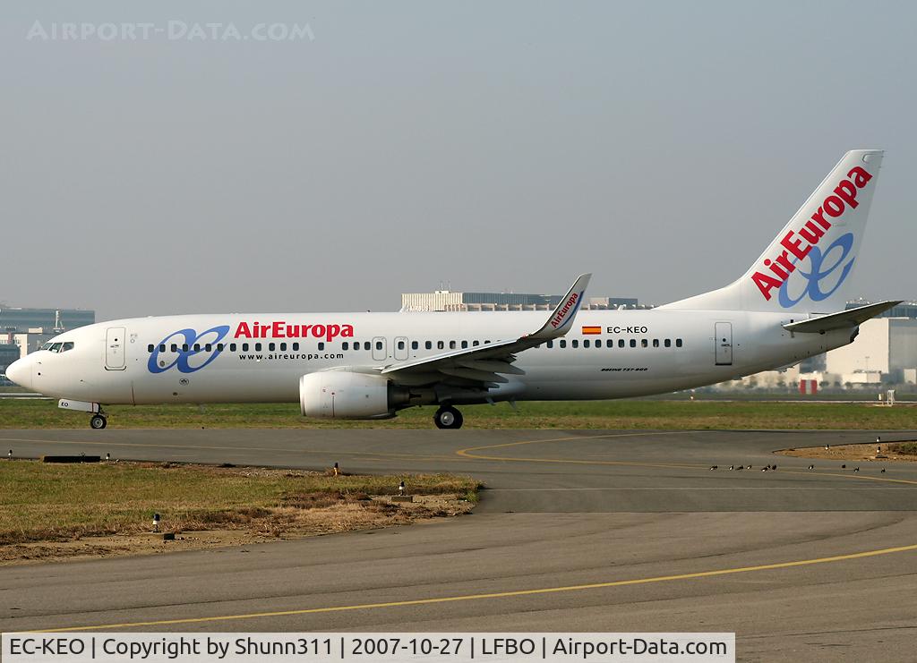 EC-KEO, 2007 Boeing 737-85P C/N 33982, Taxiing rwy 32R for departure