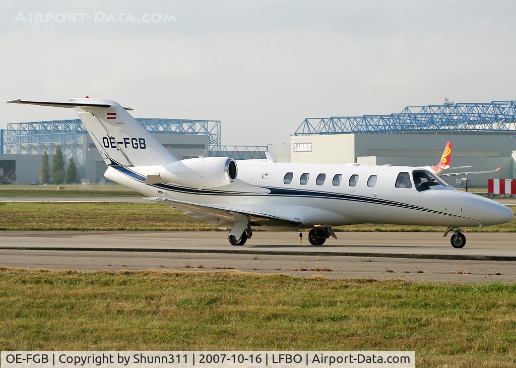 OE-FGB, 2007 Cessna 525A CitationJet CJ2 C/N 525A-0362, Taxiing rwy 14L for departure