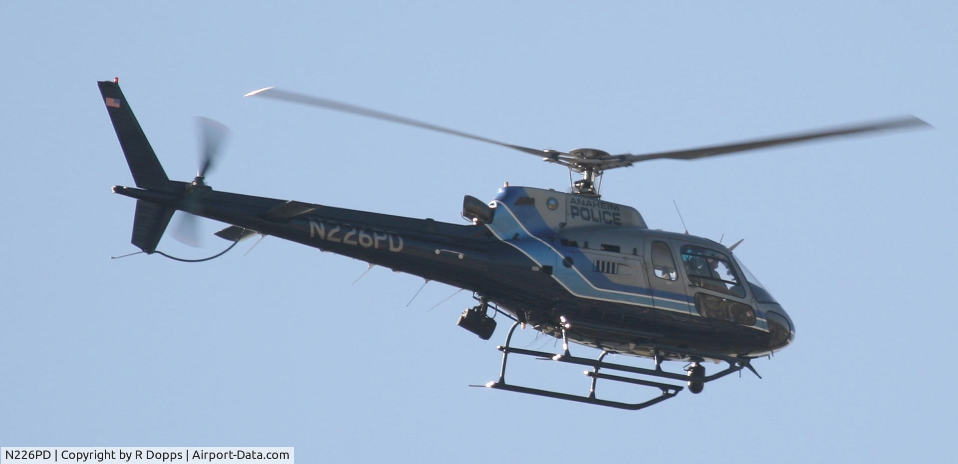 N226PD, 2004 Eurocopter AS-350B-2 Ecureuil C/N 3879, Flying Over 57 Freeway