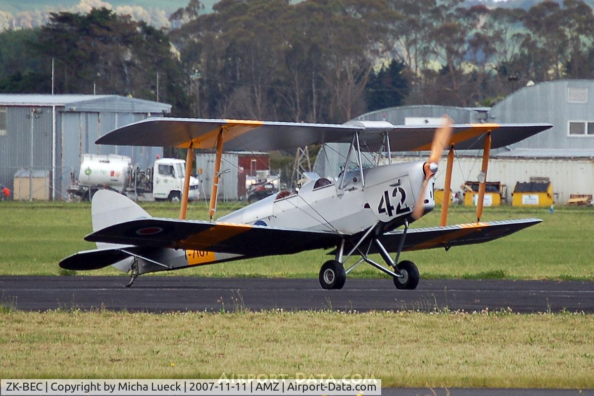 ZK-BEC, De Havilland DH-82A Tiger Moth II C/N 83626, Taxiing