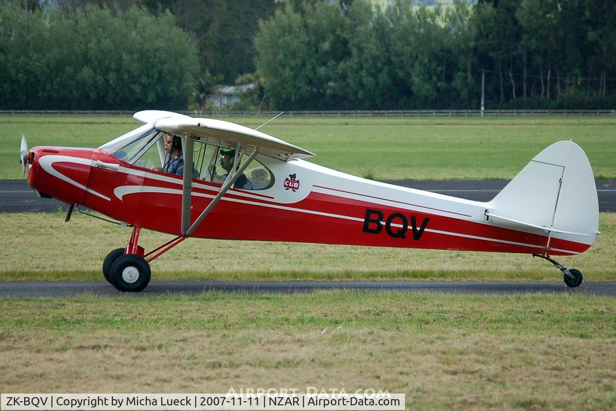 ZK-BQV, Piper PA-18 C/N 18-5546, Taxiing to the runway