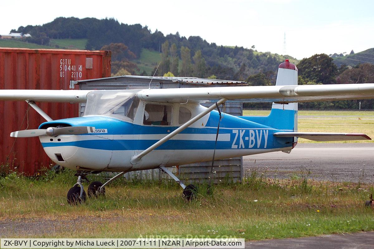 ZK-BVY, Cessna 150 C/N 17865, It looked as if it is parked here for quite some time, but just half an hour later I saw it taxiing to the runway...