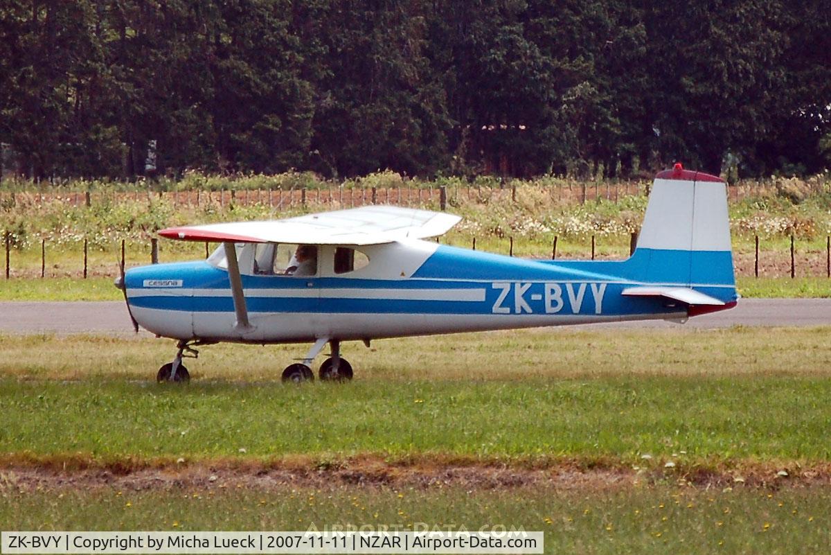 ZK-BVY, Cessna 150 C/N 17865, Taxiing to the runway