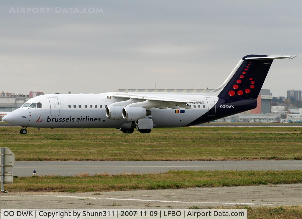 OO-DWK, 1999 British Aerospace Avro 146-RJ100 C/N E3360, Taxiing rwy 32R for departure