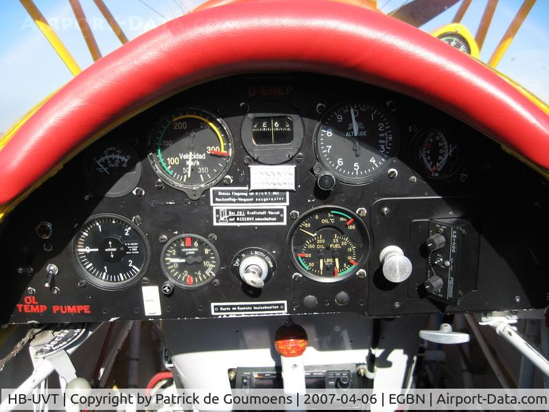 HB-UVT, 1953 CASA 1-131E Jungmann C/N 2013, The cockpit of HB-UVT