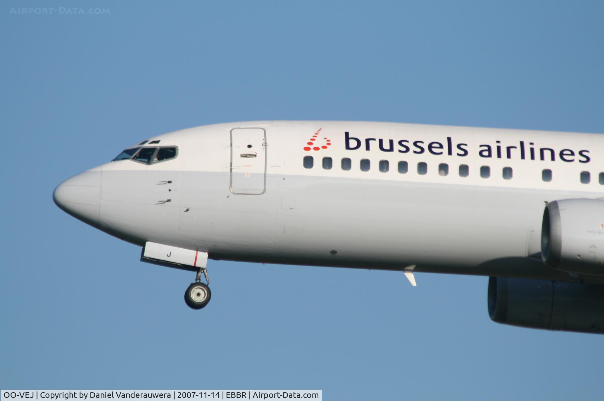 OO-VEJ, 1989 Boeing 737-405 C/N 24271, descending to rwy 25L