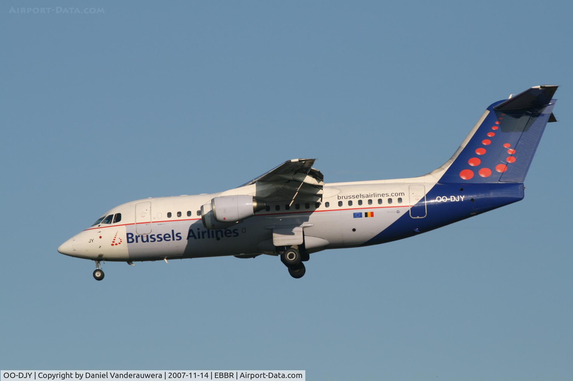 OO-DJY, 1997 British Aerospace Avro 146-RJ85 C/N E.2302, descending to rwy 25L
