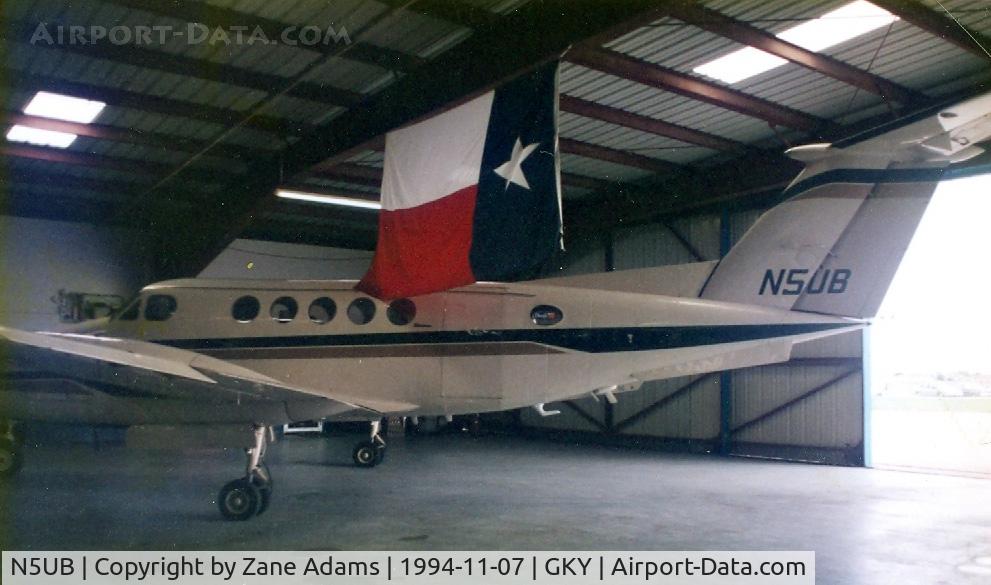 N5UB, 1996 Socata TB-20 TRINIDAD C/N 1762, Beech King Air registered as N5UB - This aircraft carried George W Bush on his during his first run for Governor of Texas