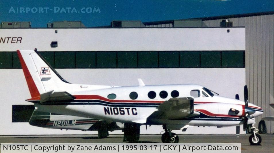 N105TC, 1984 Beech C90A King Air King Air C/N LJ-1086, Town and Country Stores paint