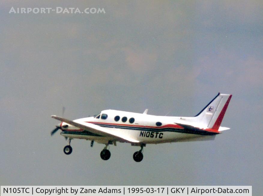 N105TC, 1984 Beech C90A King Air King Air C/N LJ-1086, Town and Country Stores paint