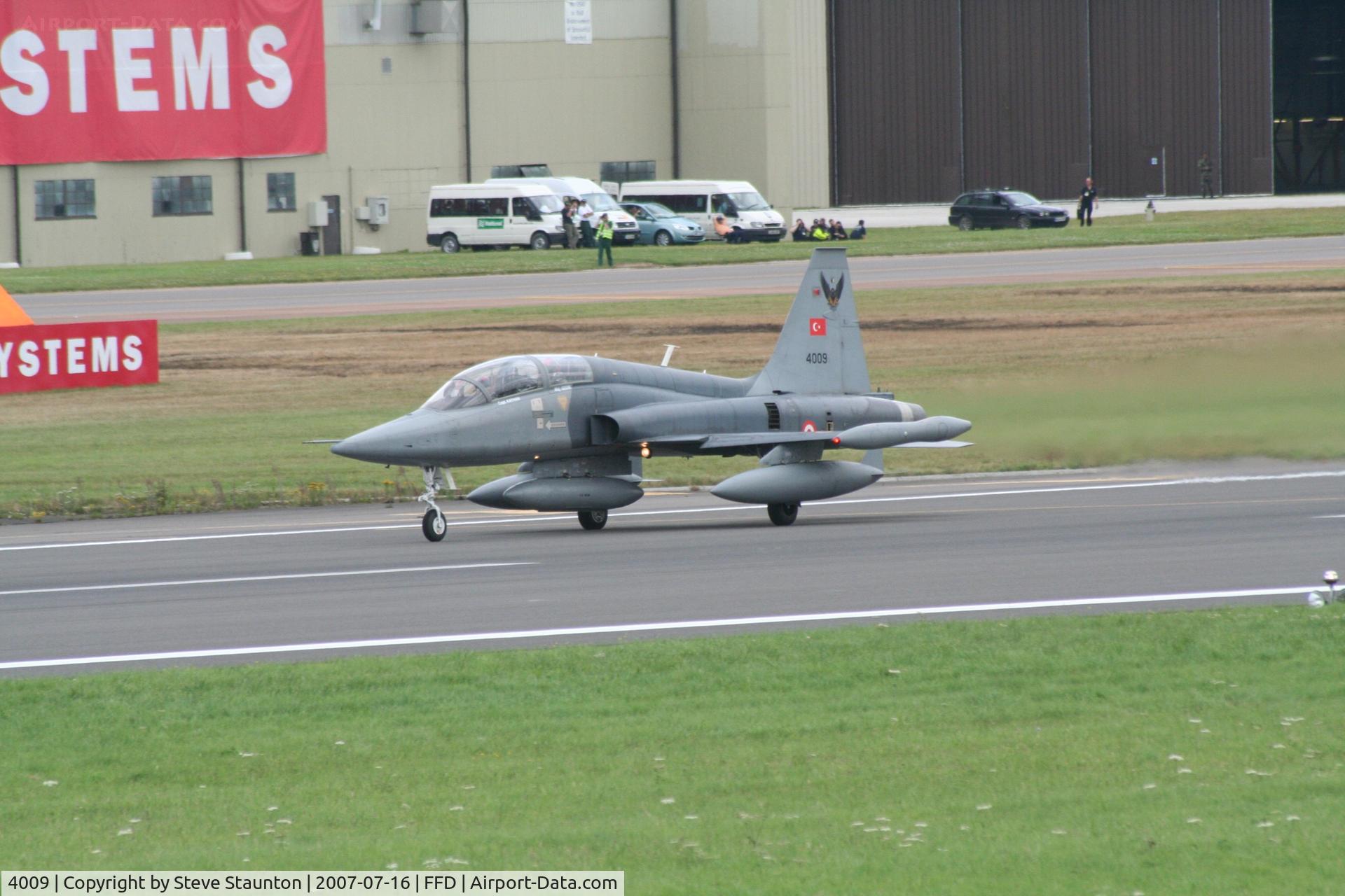 4009, 1969 Canadair NF-5B Freedom Fighter C/N 4009, Royal International Air Tattoo 2007