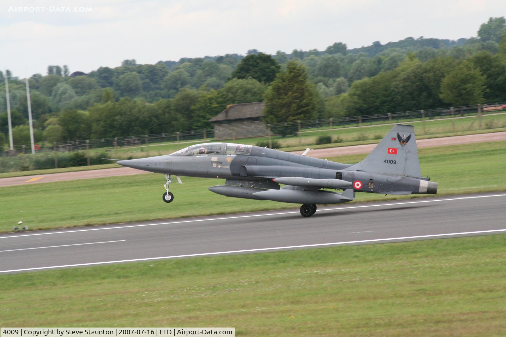 4009, 1969 Canadair NF-5B Freedom Fighter C/N 4009, Royal International Air Tattoo 2007