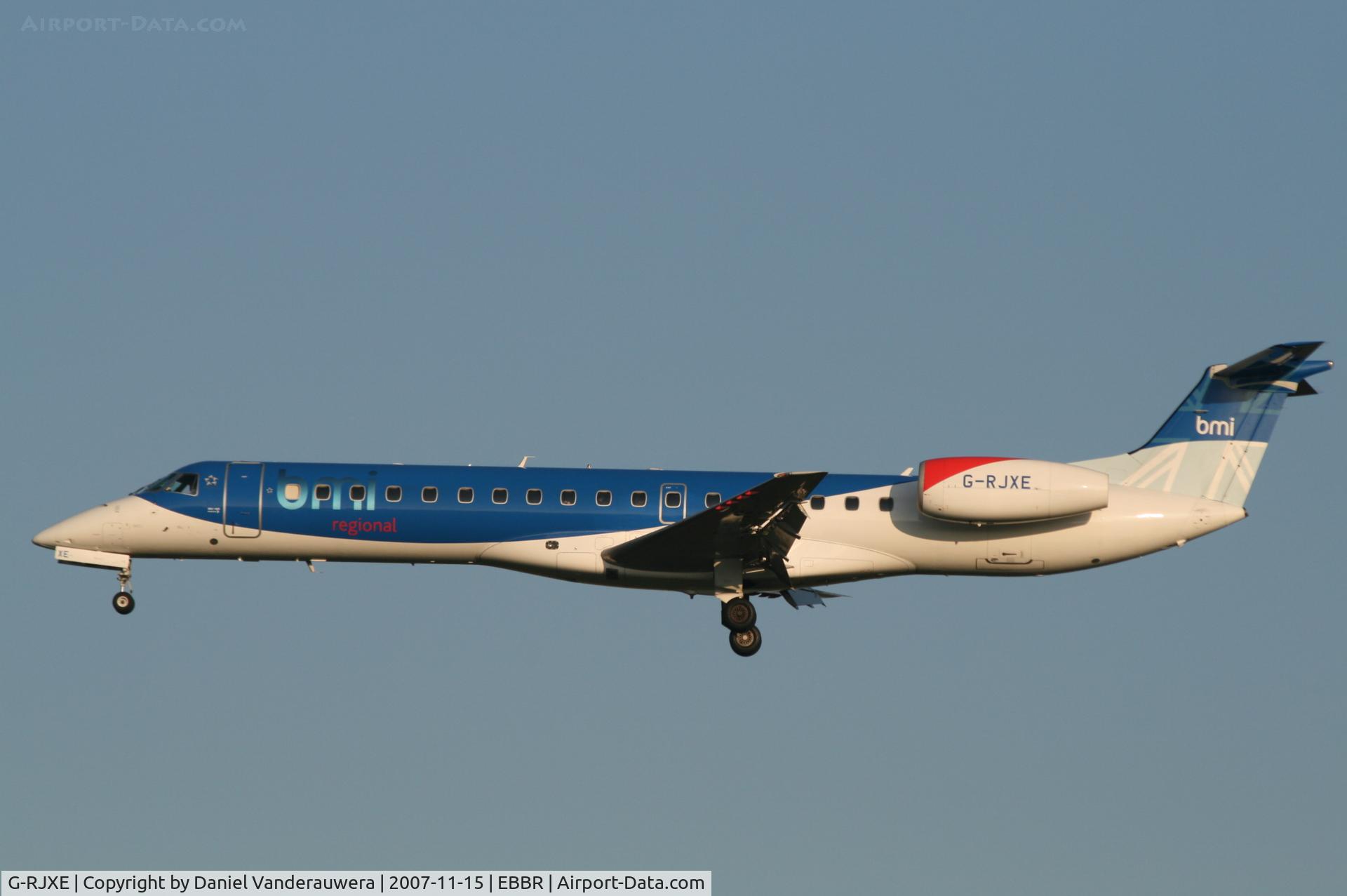 G-RJXE, 2000 Embraer EMB-145EP (ERJ-145EP) C/N 145245, arrival of flight BD627 to rwy 25L