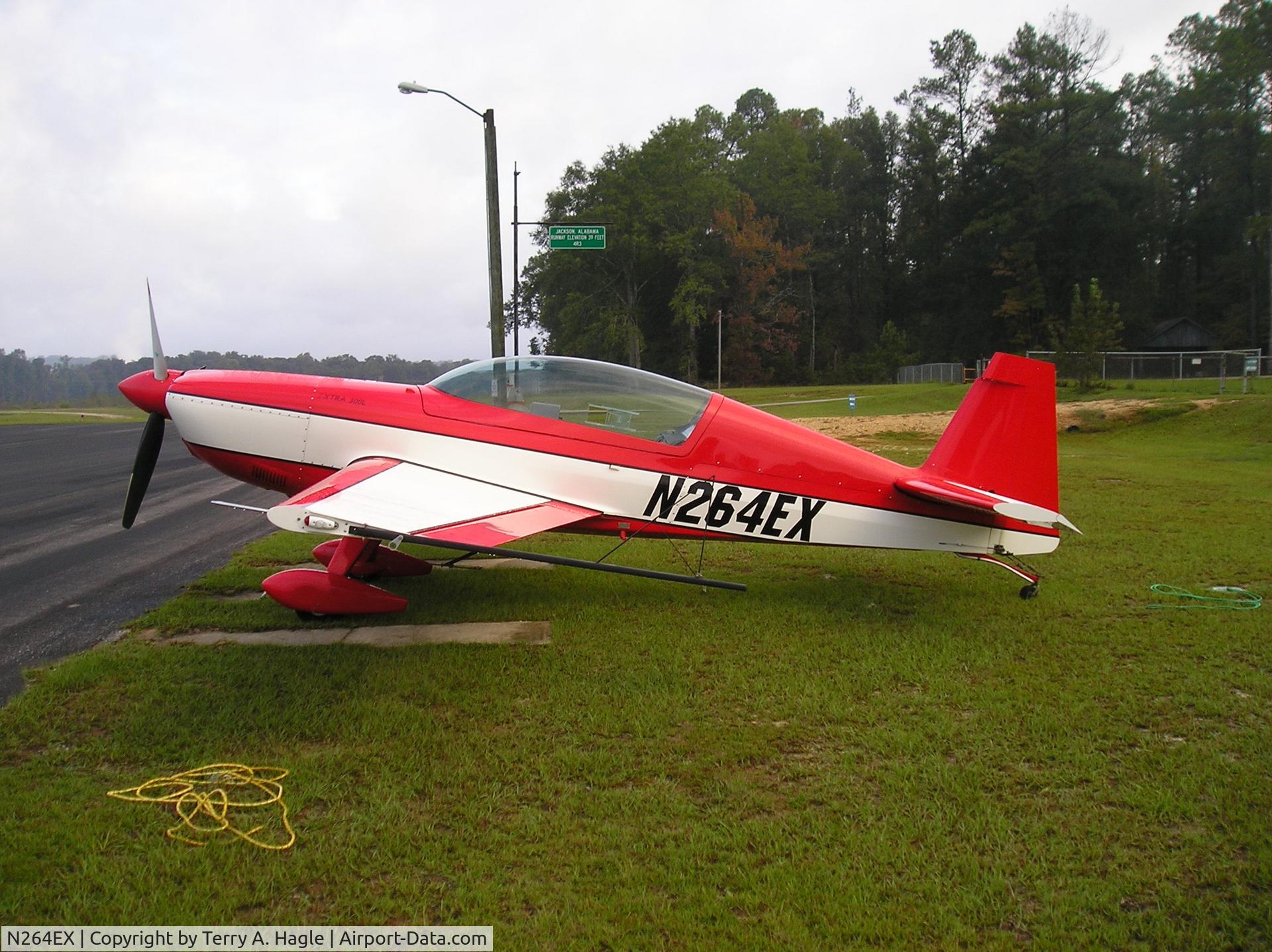 N264EX, 2001 Extra EA-300/L C/N 139, Jackson Co, Alabama October 2006