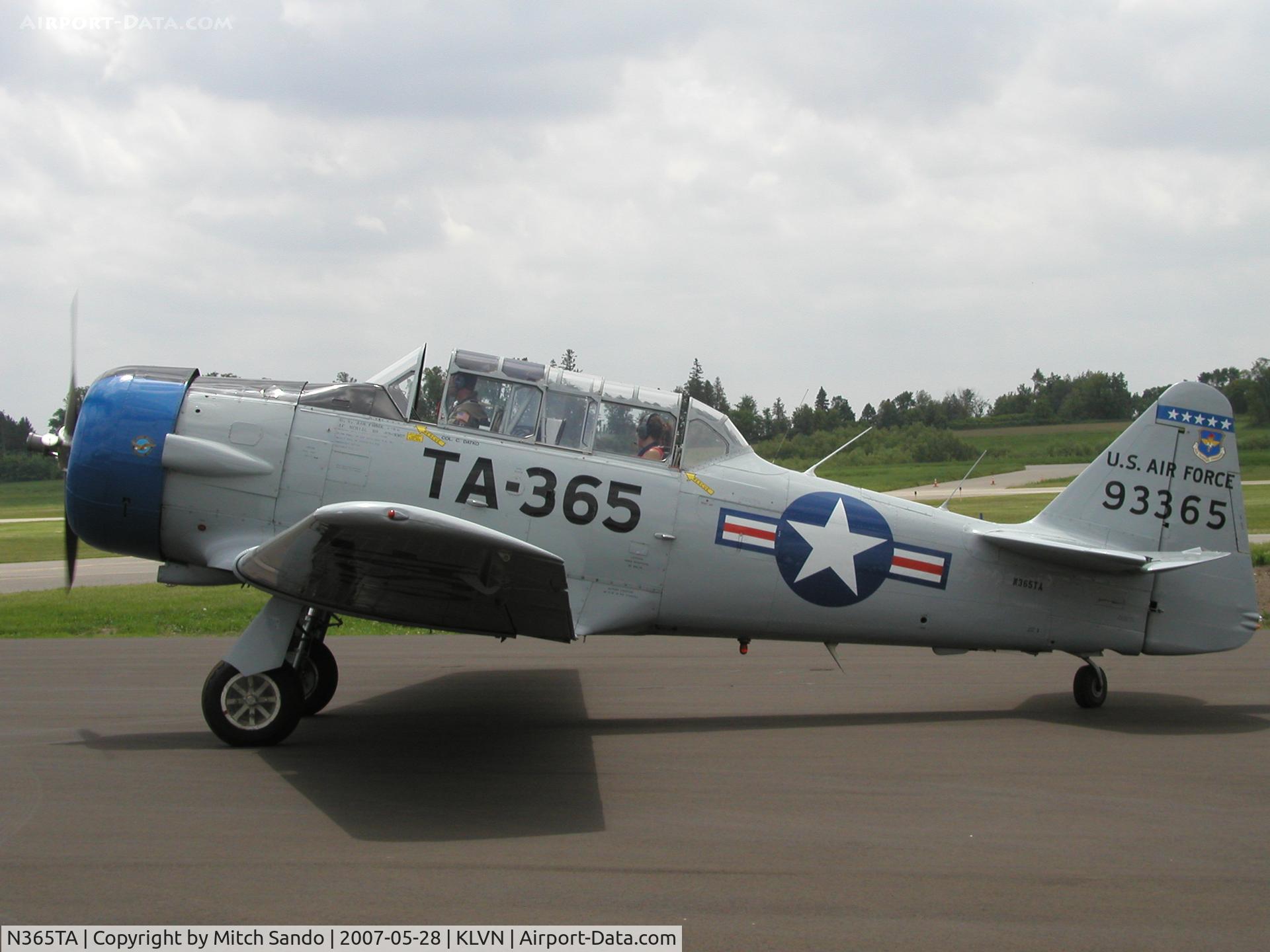 N365TA, 1951 North American T-6G Texan C/N 168-479, Taxiing for a Runway 12 departure.