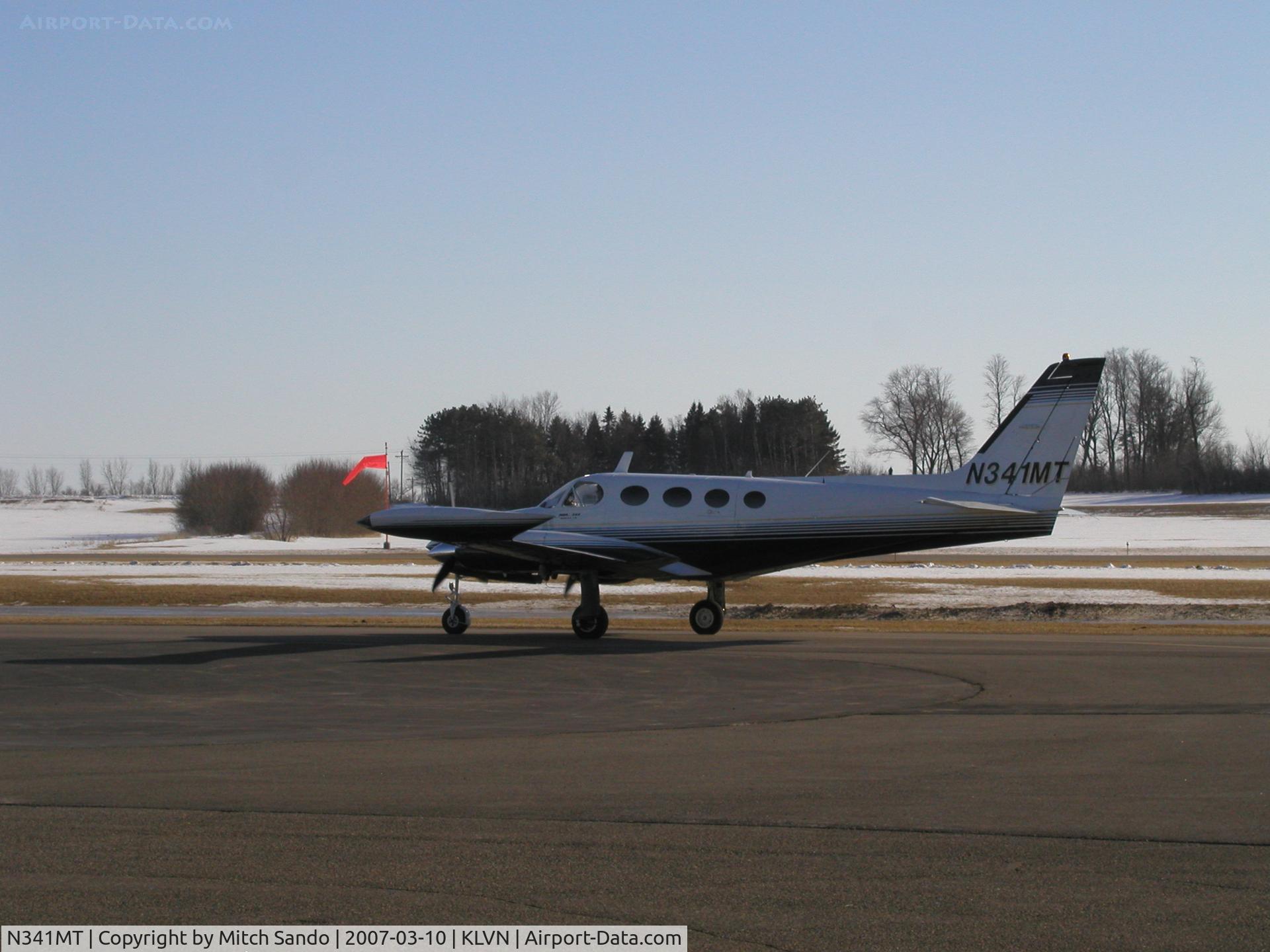 N341MT, 1980 Cessna 340A C/N 340A0980, Taxiing to the hangar.