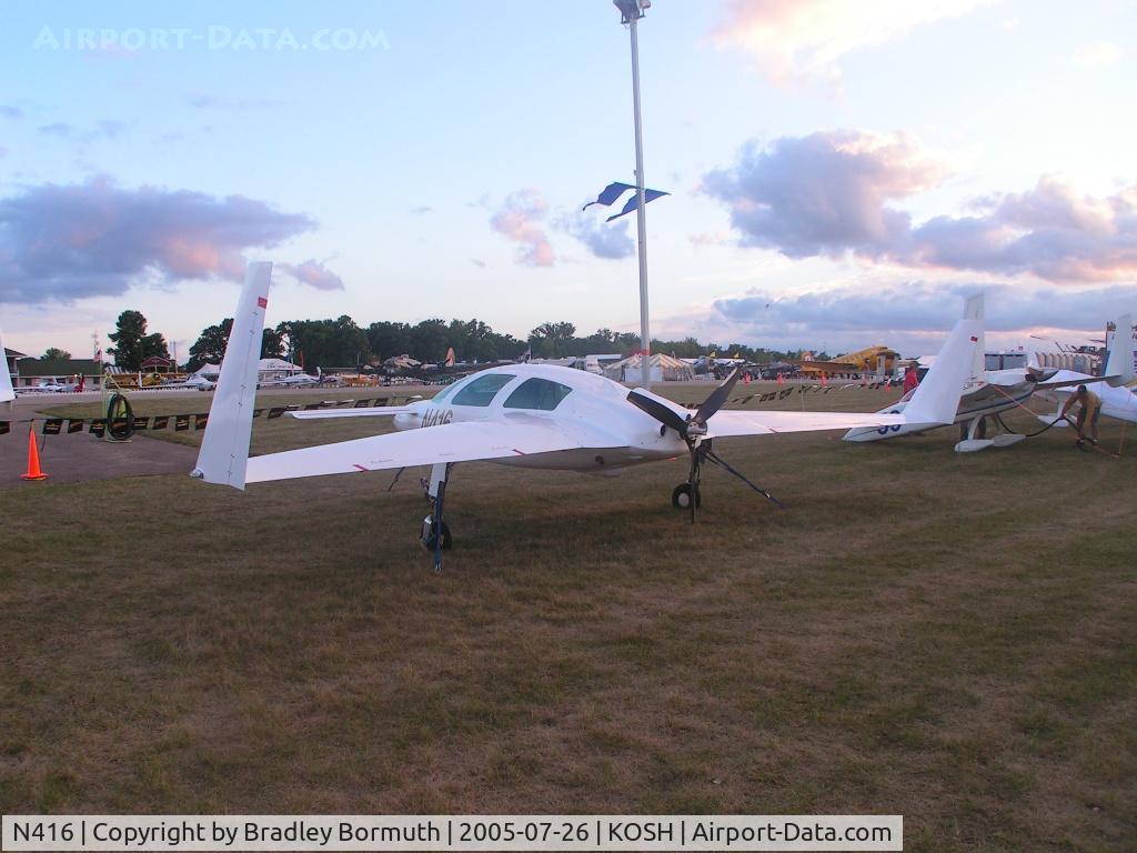N416, 2004 Glassic SQ2000 C/N 0007, Taking pictures at AirVenture.