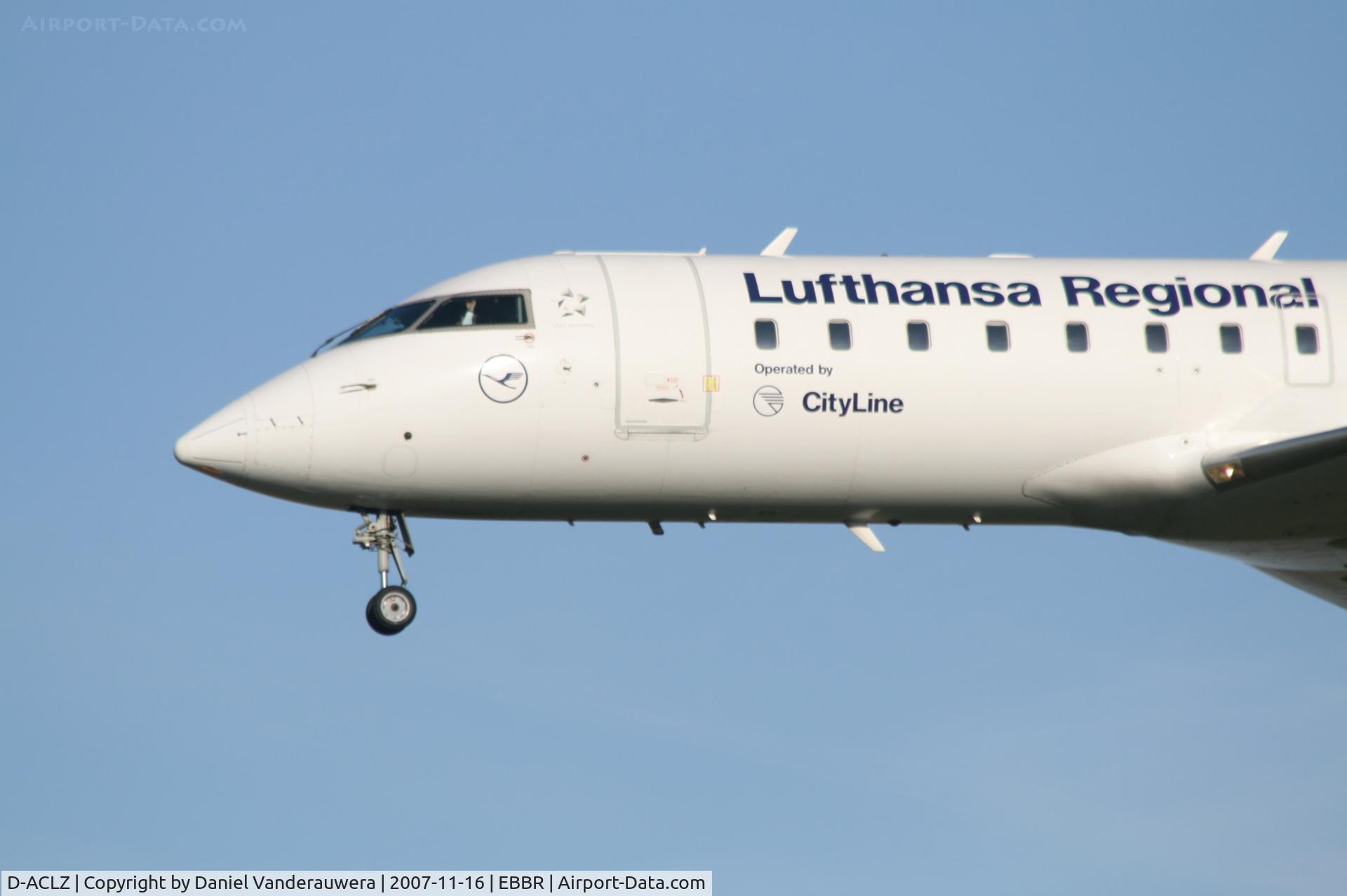 D-ACLZ, 1996 Canadair CRJ-200LR (CL-600-2B19) C/N 7121, flight LH4632 is descending to rwy 25L