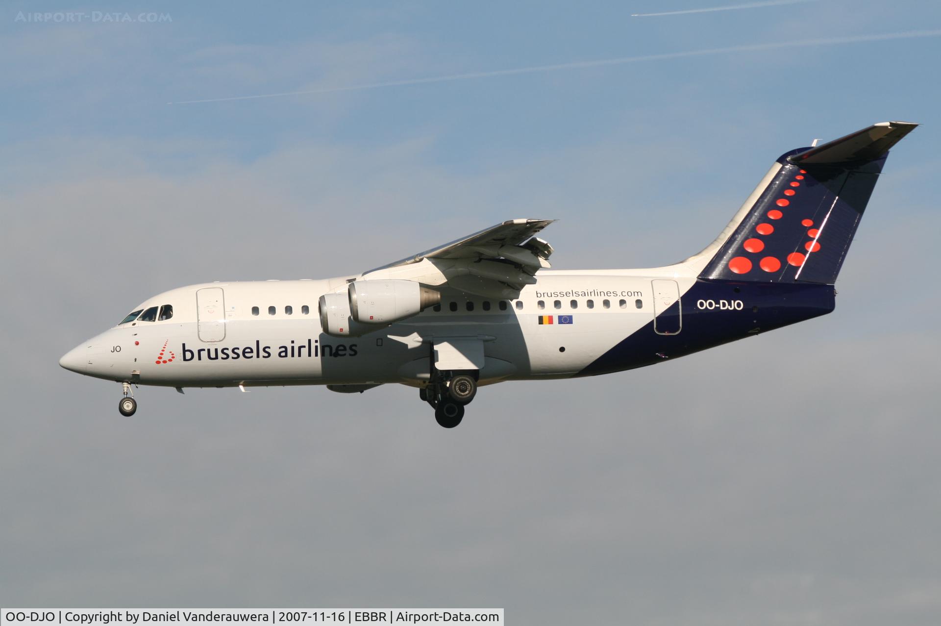 OO-DJO, 1995 British Aerospace Avro 146-RJ85 C/N E.2279, arrival of flight SN2038 to rwy 25L