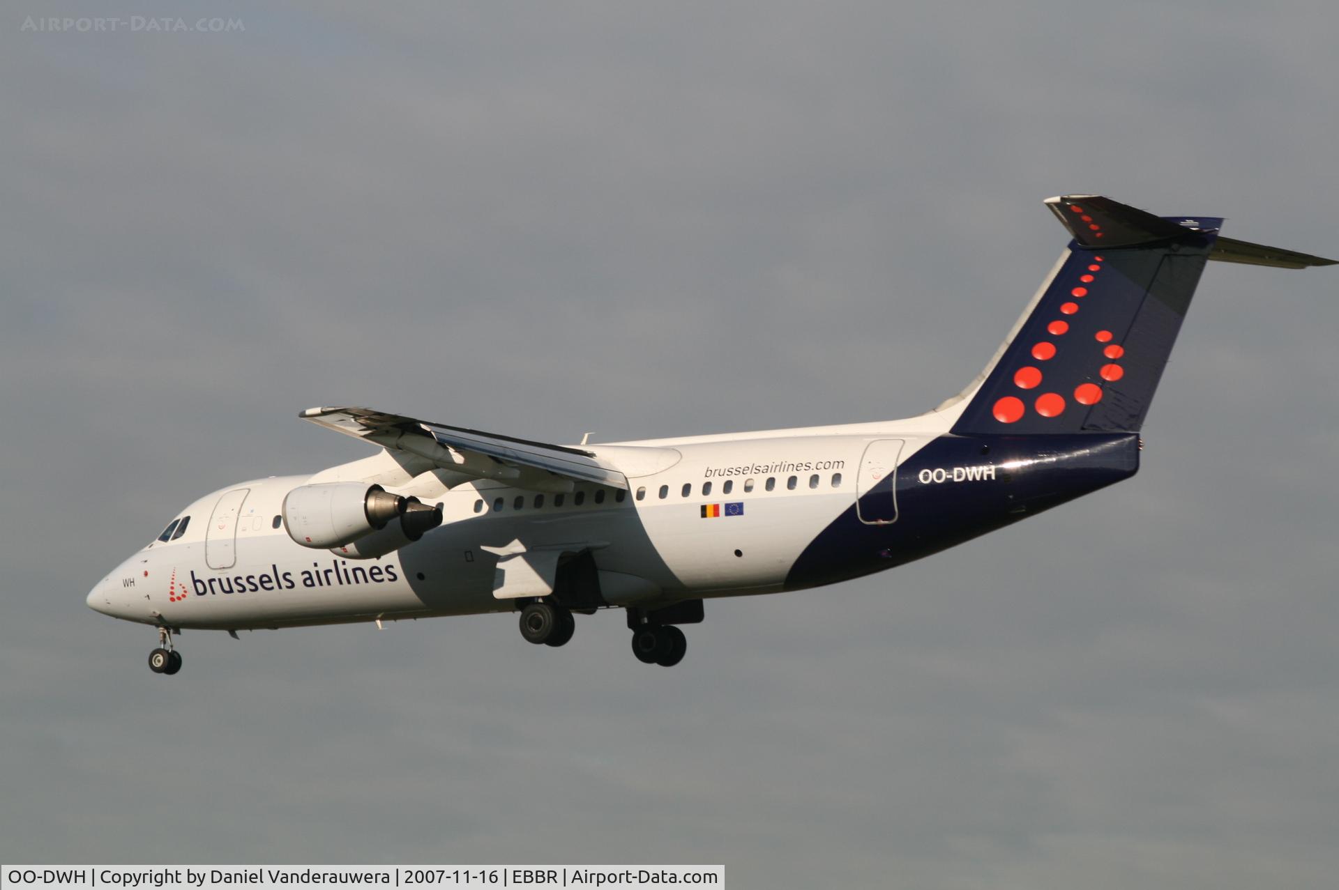 OO-DWH, 1998 British Aerospace Avro 146-RJ100 C/N E3340, arrival of flight SN2624 to rwy 25L