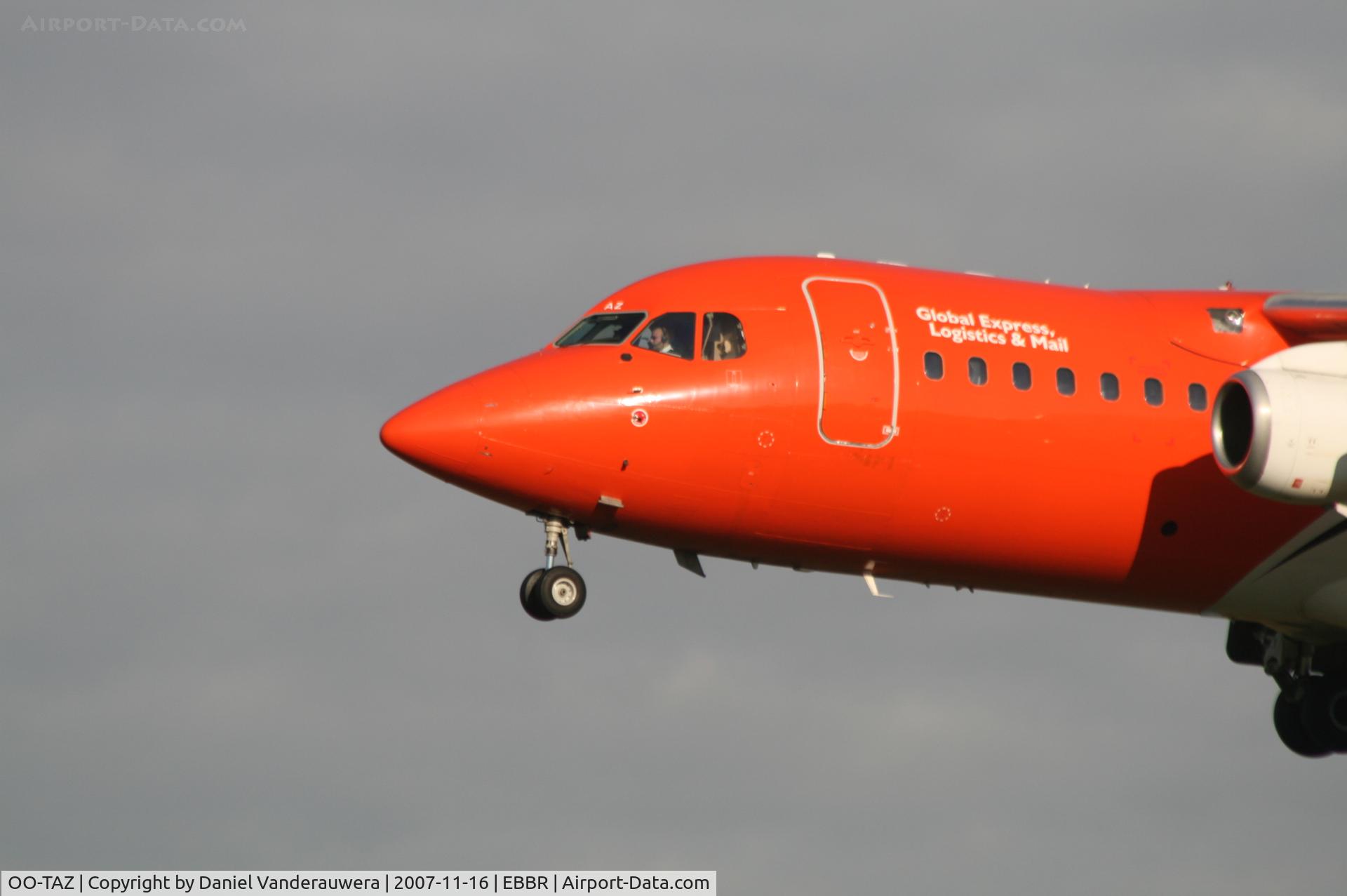 OO-TAZ, 1991 British Aerospace BAe.146-200QC Quick Change C/N E2188, descending to rwy 25L
