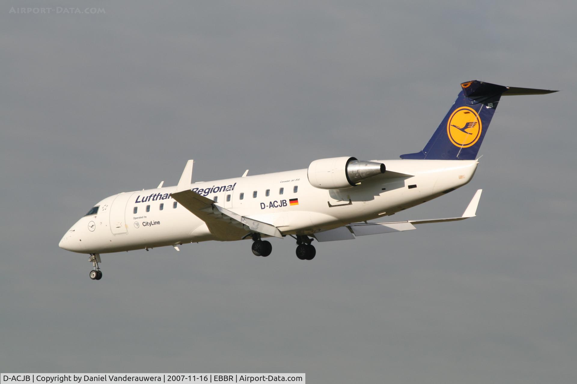 D-ACJB, 1996 Canadair CRJ-100LR (CL-600-2B19) C/N 7128, flight LH4642 is descending to rwy 25L