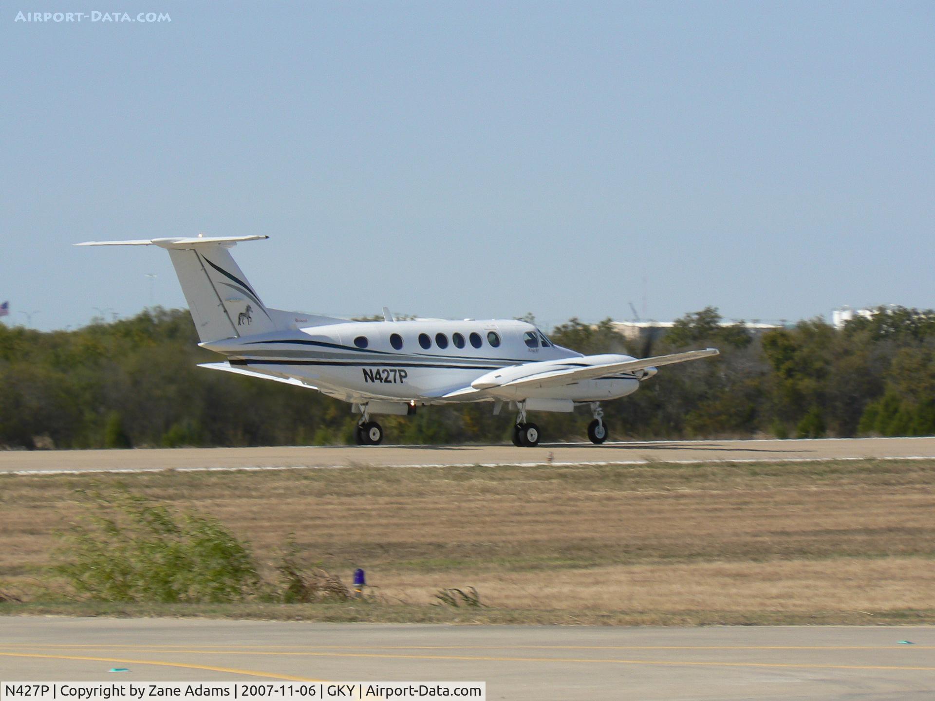 N427P, 1990 Beech B200 King Air C/N BB-1367, Takeoff from Arlington Municipal
