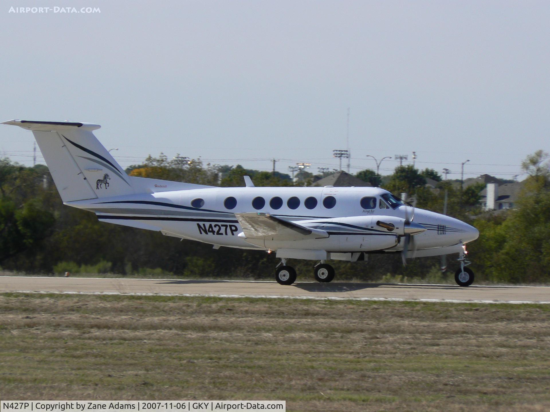 N427P, 1990 Beech B200 King Air C/N BB-1367, Takeoff from Arlington Municipal