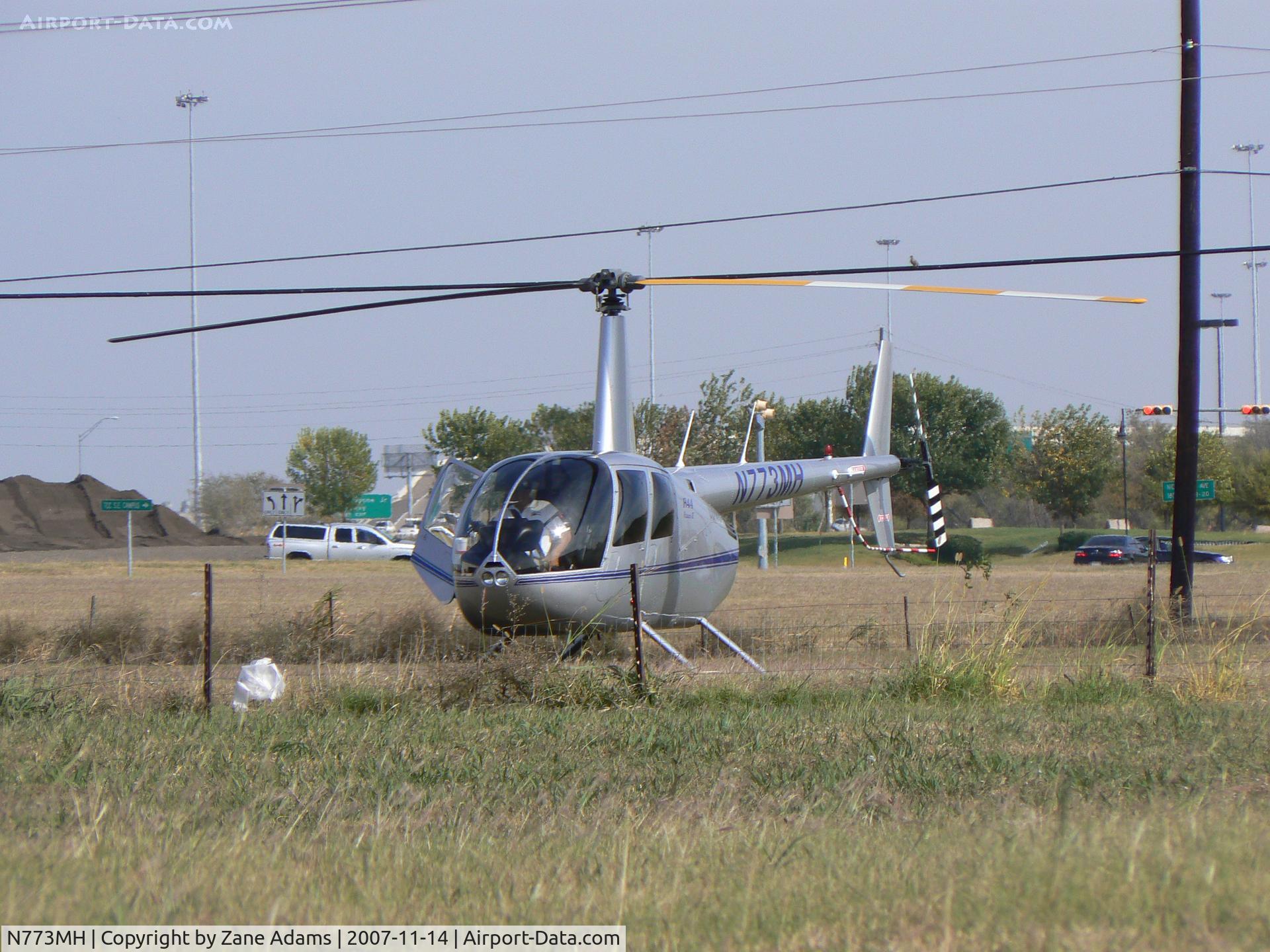 N773MH, 2007 Robinson R44 II C/N 11814, Landing behind Lighting store - Arlington, TX