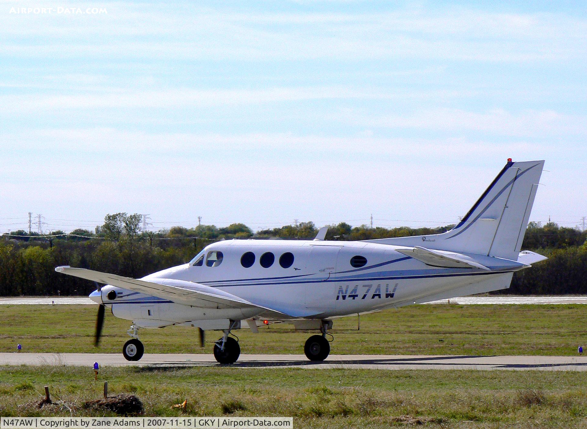 N47AW, 1975 Beech E-90 King Air C/N LW-130, Taxi out for takeoff at Arlington