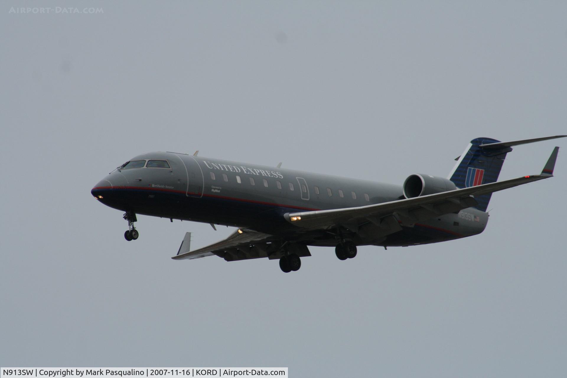 N913SW, 2001 Bombardier CRJ-200ER (CL-600-2B19) C/N 7597, CL-600-2B19