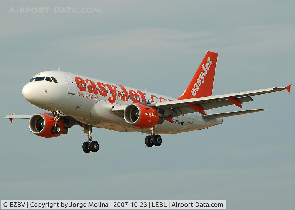 G-EZBV, 2007 Airbus A319-111 C/N 3122, Clear to land RWY 25R.