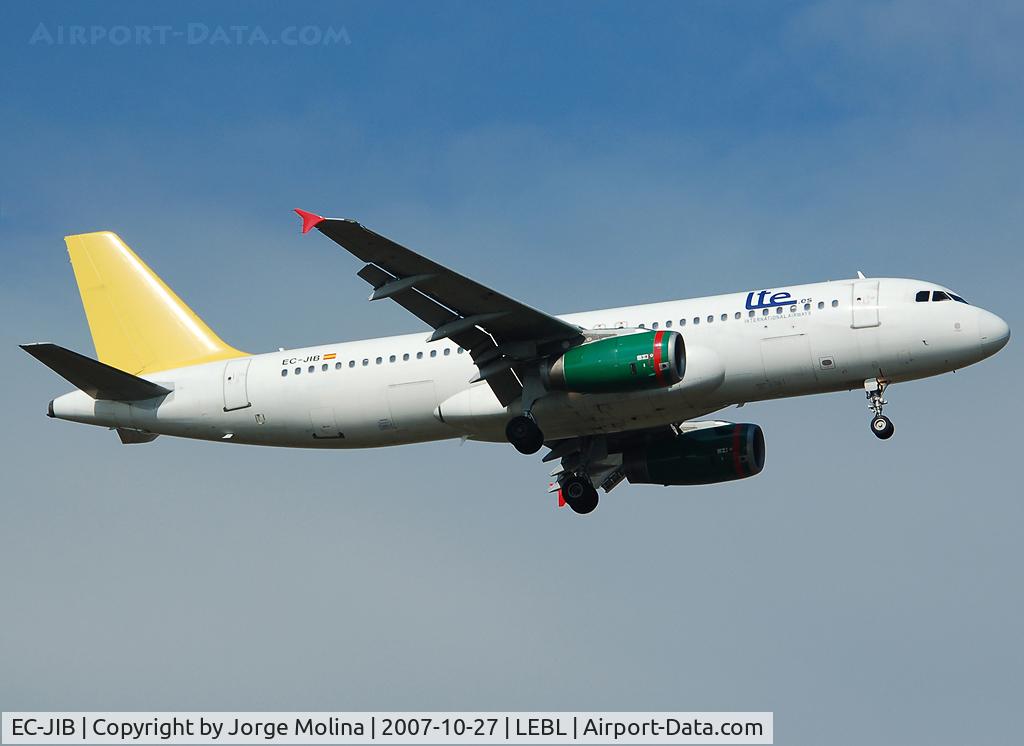 EC-JIB, 1994 Airbus A320-232 C/N 496, Clear to land RWY 07L.