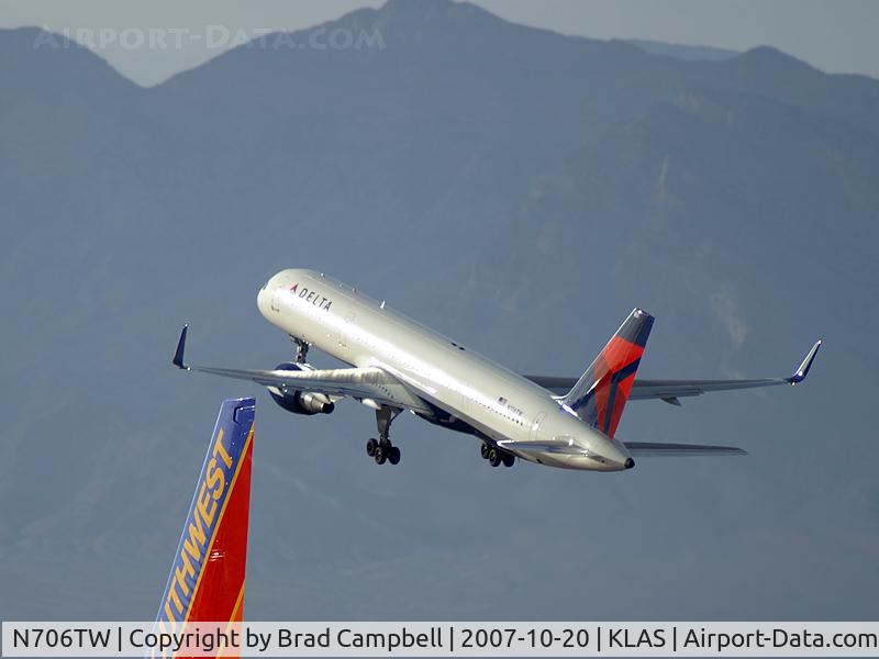 N706TW, 1997 Boeing 757-2Q8 C/N 28165, Delta Airlines / 1997 Boeing 757-2Q8