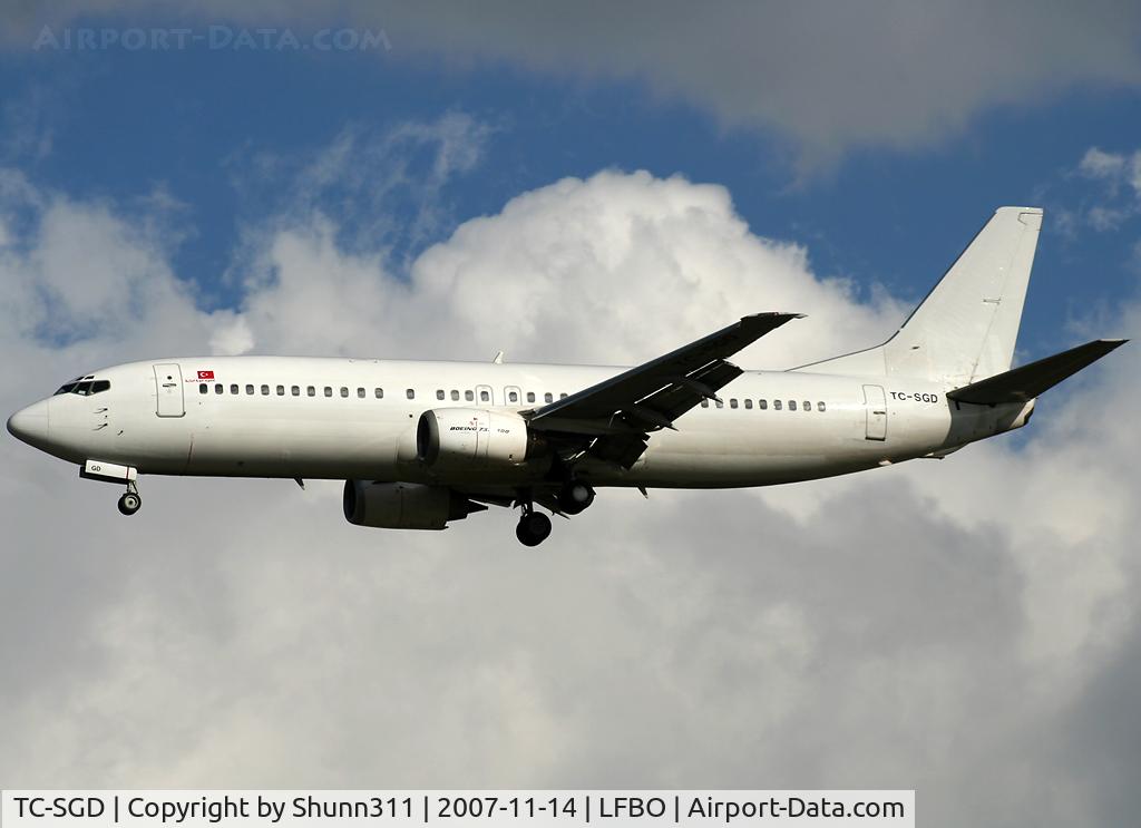 TC-SGD, 1997 Boeing 737-48E C/N 25773, Landing rwy 32L