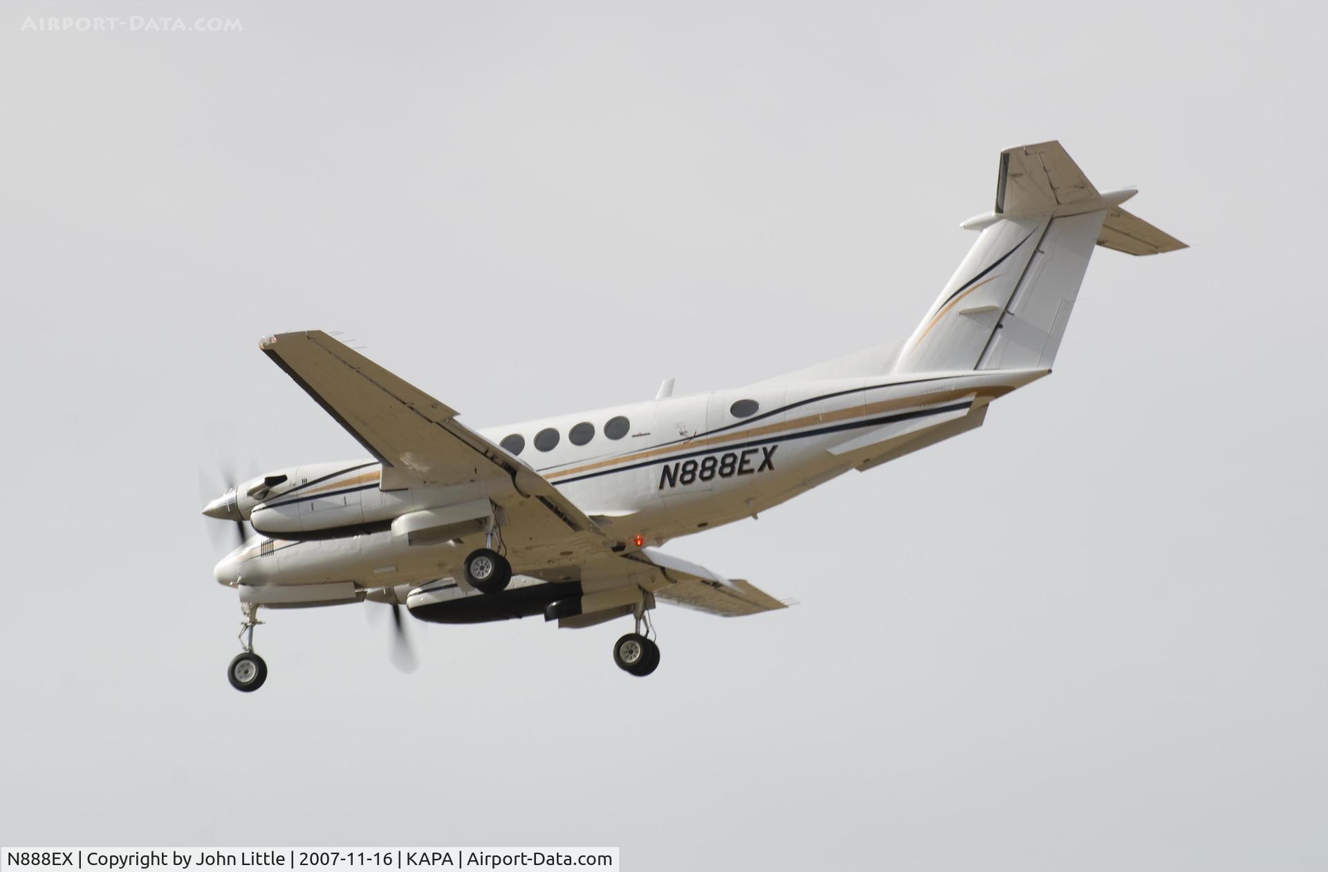 N888EX, 1917 Beech 200 C/N BB-240, This is not a 1917 Beech 200 !!, but a a good loking B-200 anyways on approach to 17L