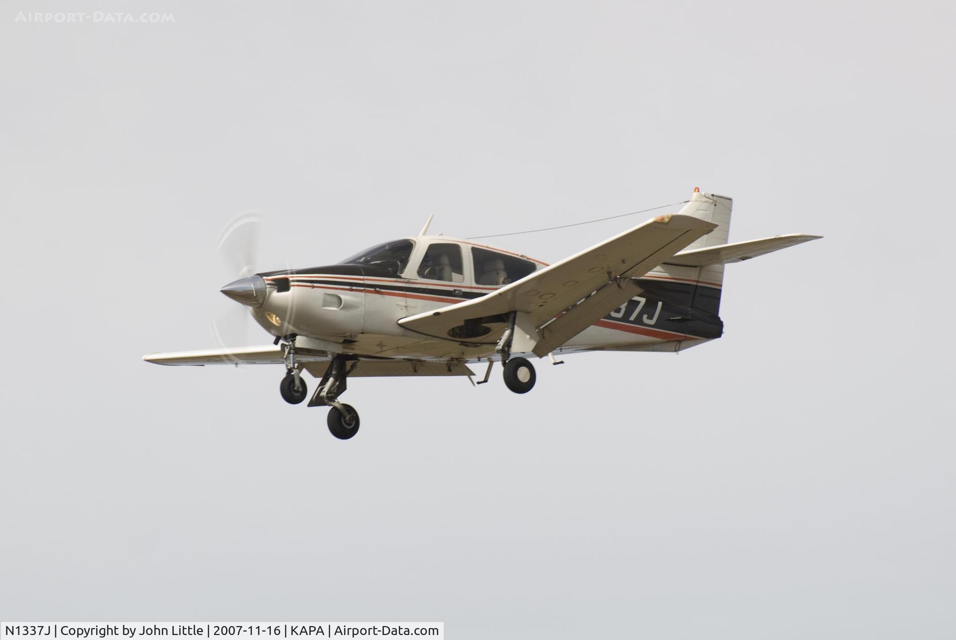 N1337J, 1975 Rockwell International 112A Commander C/N 337, Approach to 17L